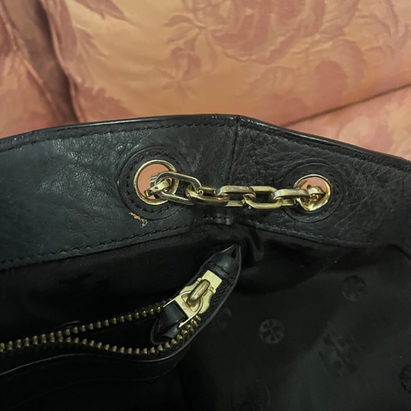 Authentic Tory Burch Britten Slouch Pebbled Leather Black Shoulder Bag Purse - Picture 15 of 16